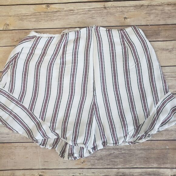 Lush rayon striped ruffle shorts - Picture 3 of 4